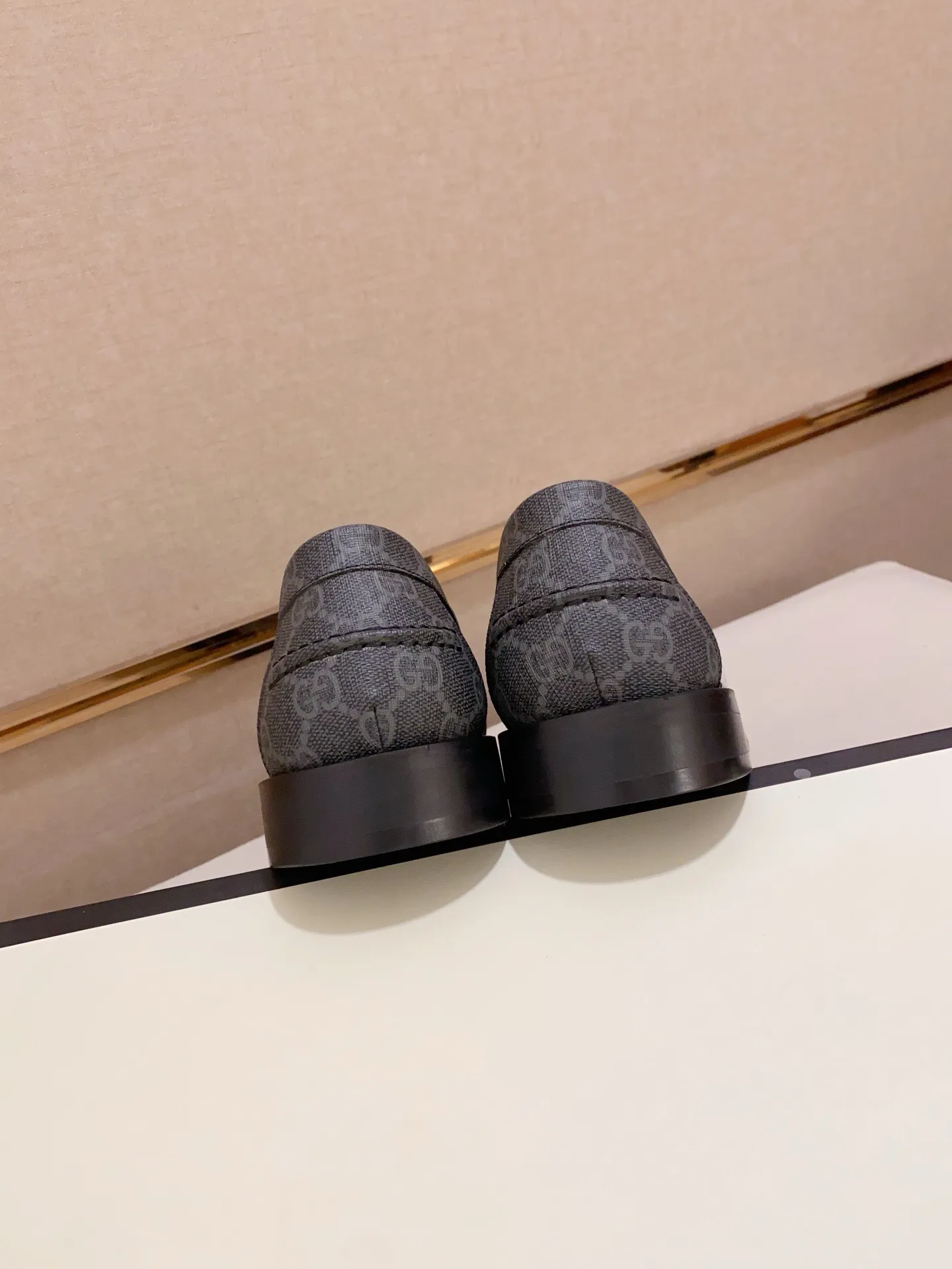 Men's shoes 💰: 580💰 (GUCCI) new series ss hot new products 💢 💠 Casual leather shoes 👞, first layer of cowhide, upper hardware buckle and logo on the side of the shoe, insole and sole with brand logo 💠 💎 Upper: 100% cowhide 💎 Lining: cowhide/100% 💎Feet: cowhide/100% 💎Sole: rubber/100% 💎SIZE: 38 39 40 41 42 43 44 Can be customized 45